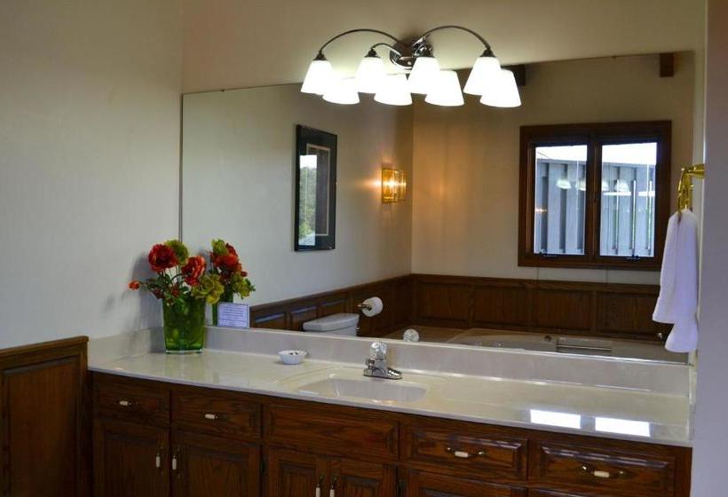 Boundary Waters Resort & Marina