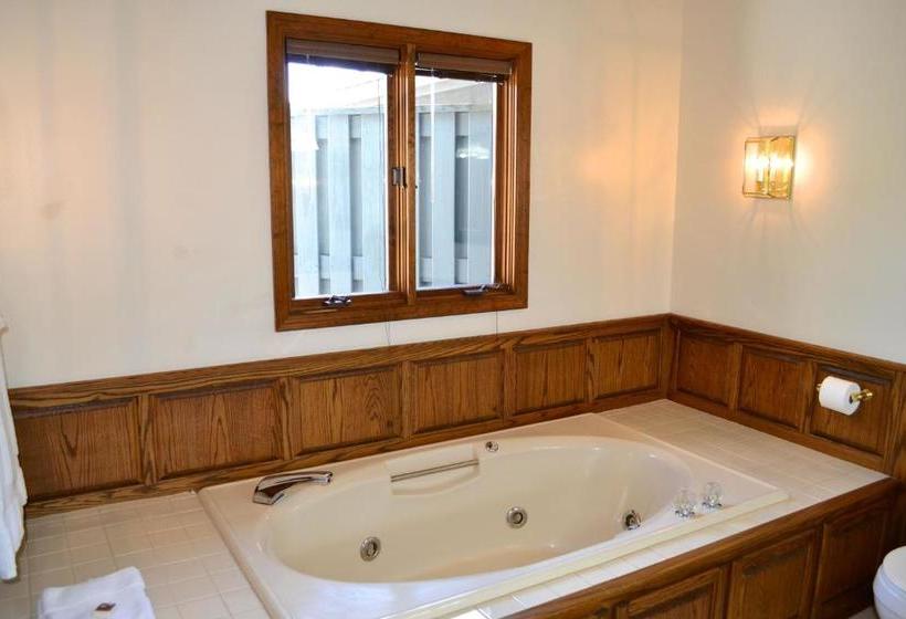 Boundary Waters Resort & Marina