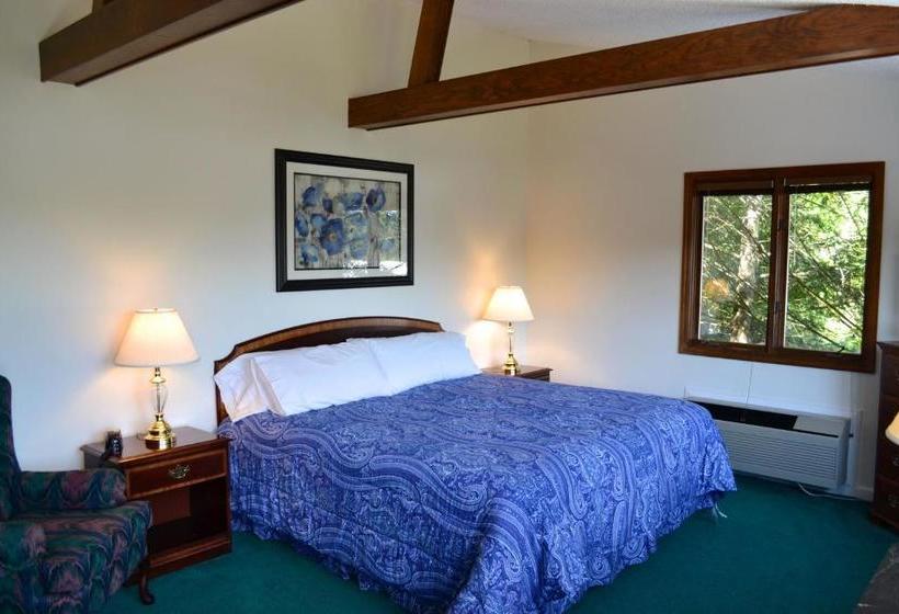 Boundary Waters Resort & Marina