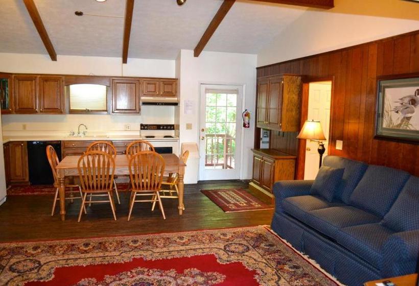 Boundary Waters Resort & Marina