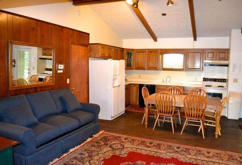 Boundary Waters Resort & Marina