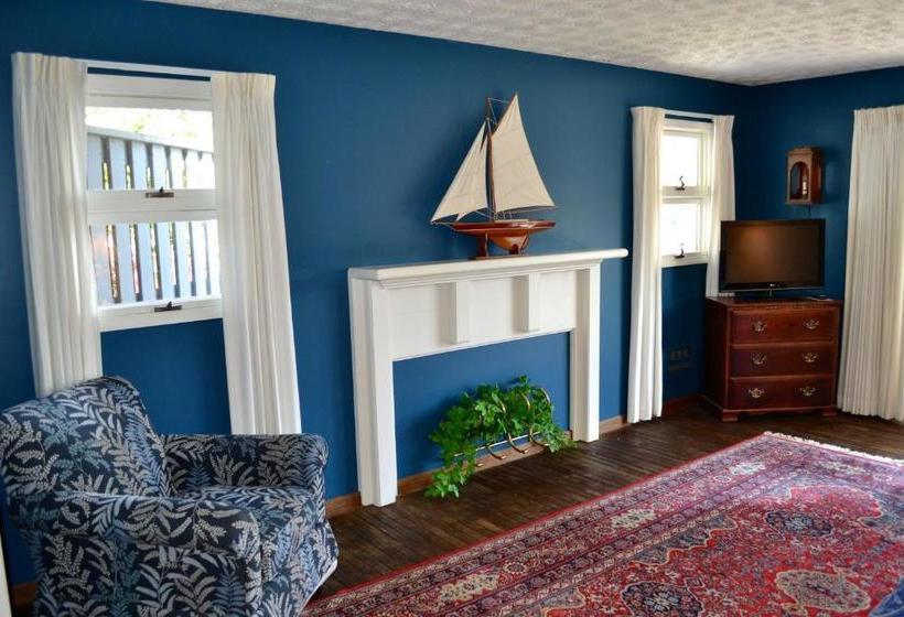 Boundary Waters Resort & Marina