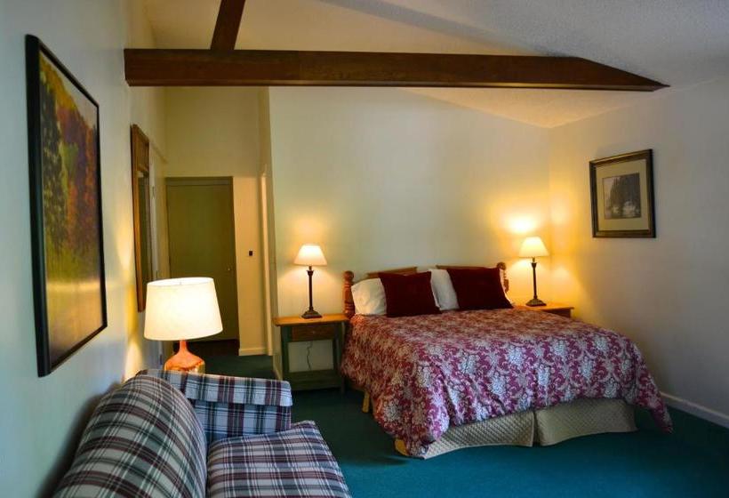 Boundary Waters Resort & Marina