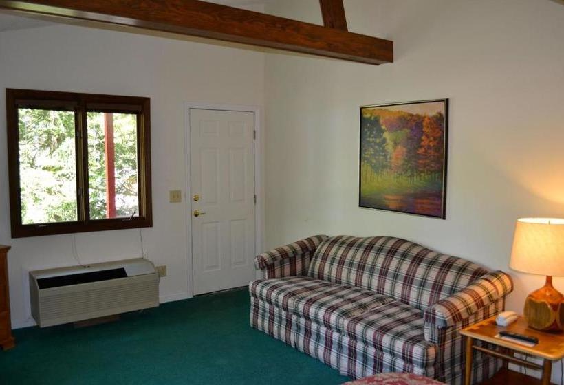 Boundary Waters Resort & Marina