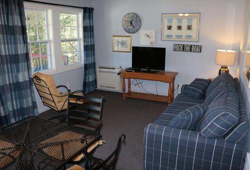 Boundary Waters Resort & Marina