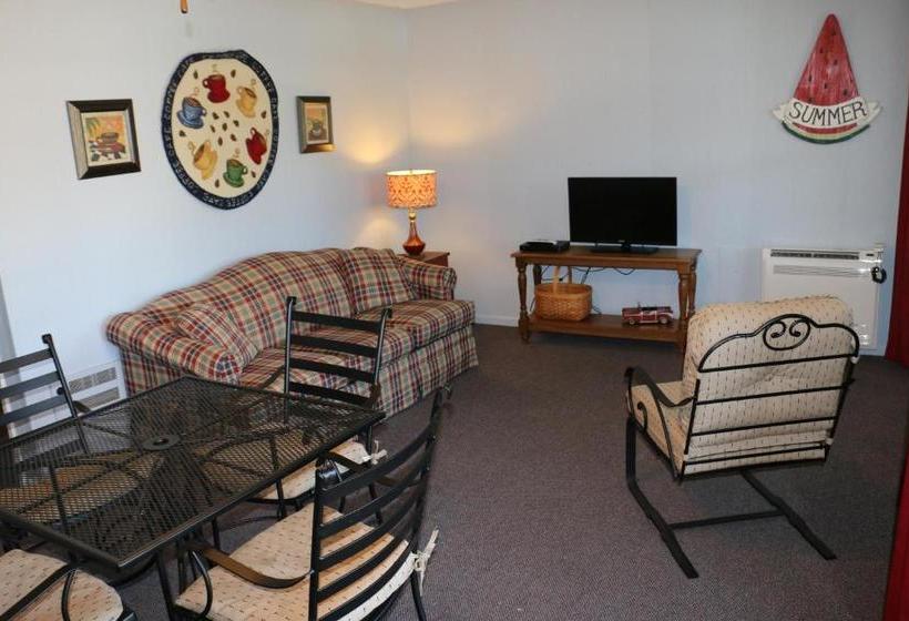 Boundary Waters Resort & Marina