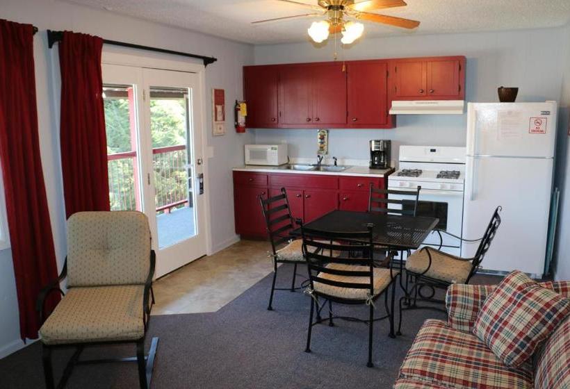 Boundary Waters Resort & Marina