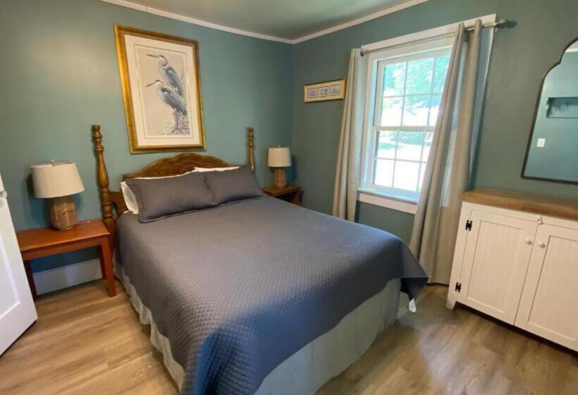 Boundary Waters Resort & Marina