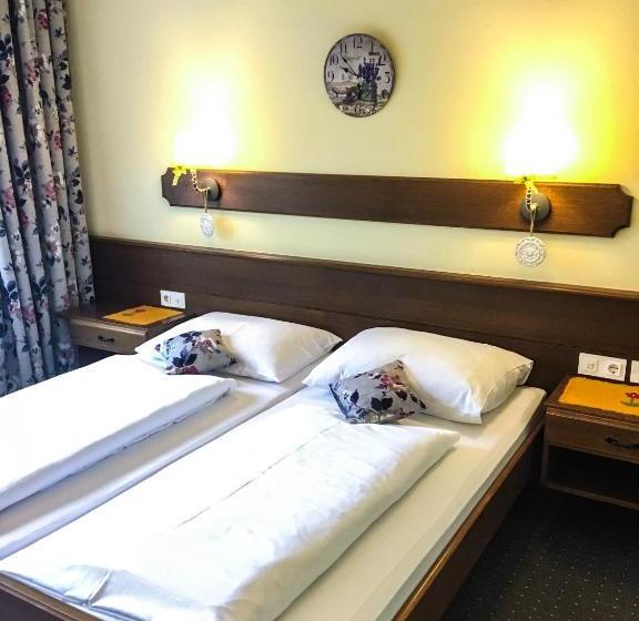 Helenental Pension & Apartments