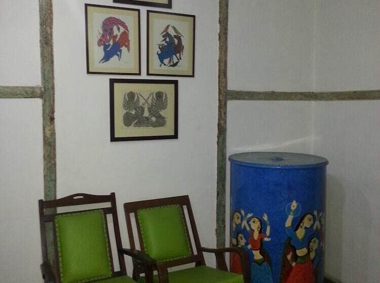 Hostel Vasantashram Csmt Mumbai, Free Wifi With 1940s Retro Vibe