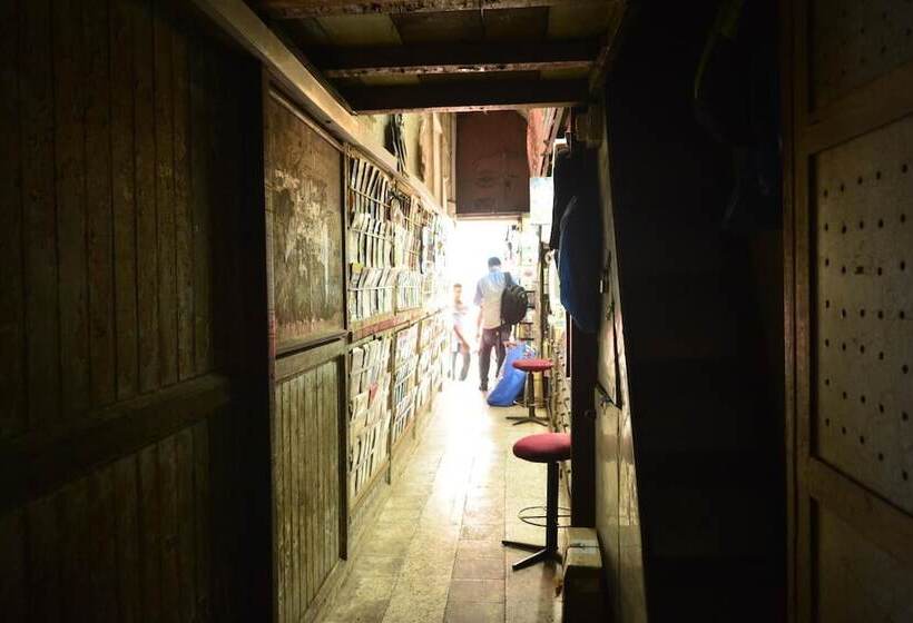 Hostel Vasantashram Csmt Mumbai, Free Wifi With 1940s Retro Vibe