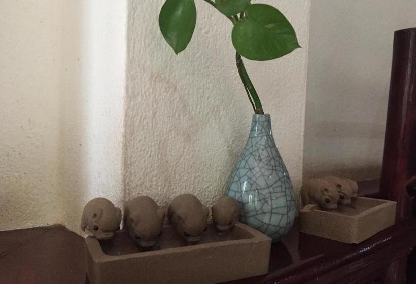 Пансион A Tee Guesthouse