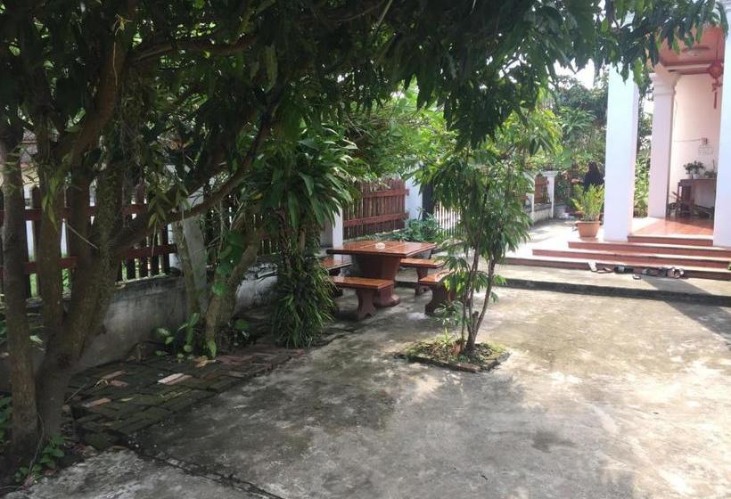 Пансион A Tee Guesthouse