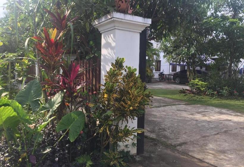 Пансион A Tee Guesthouse