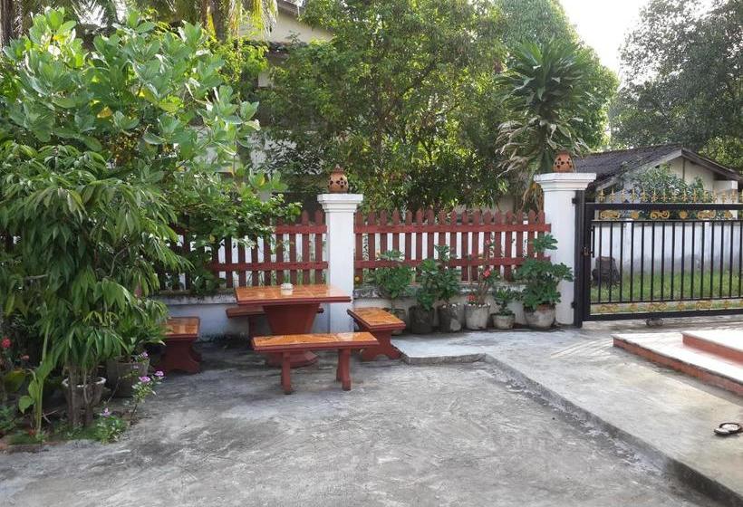 Пансион A Tee Guesthouse