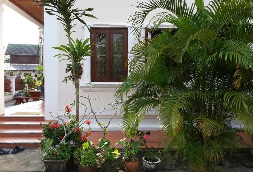 Пансион A Tee Guesthouse