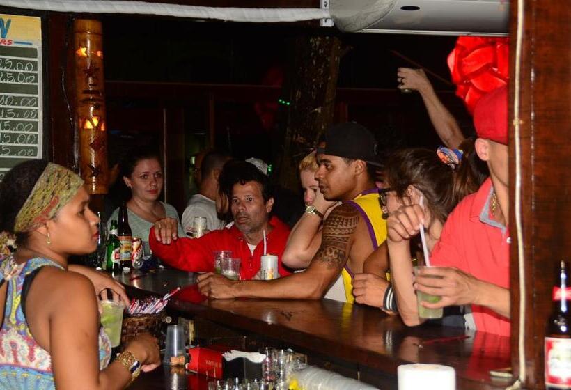 ペンション Aquario Pousada Hostel   Night Club