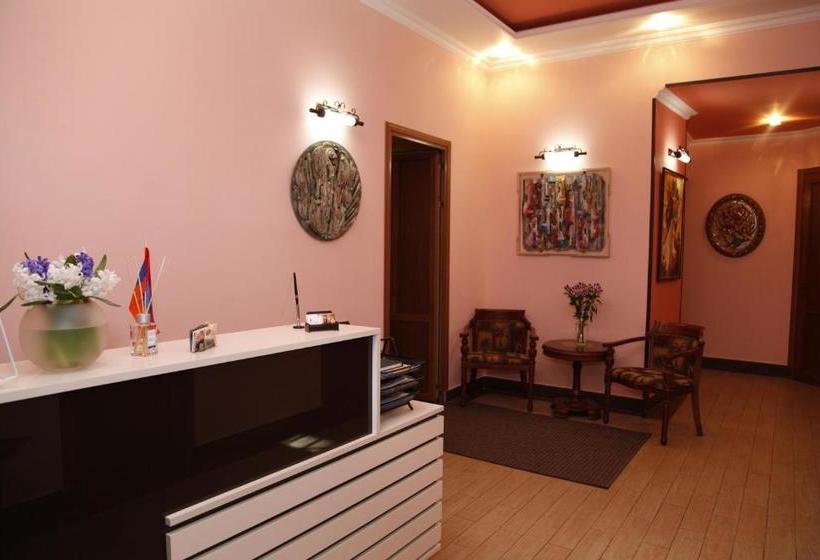 펜션 Azoyan Guest House