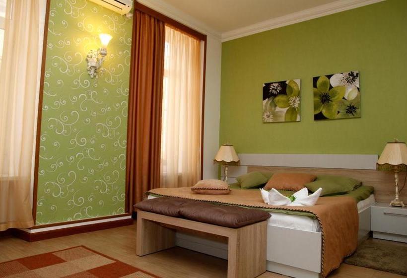 펜션 Azoyan Guest House