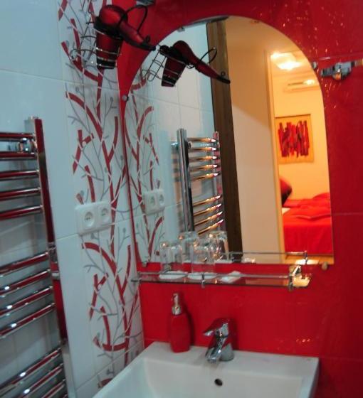 펜션 Azoyan Guest House