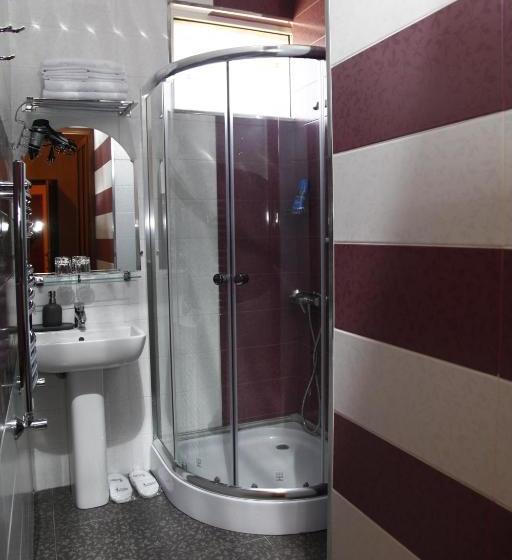 펜션 Azoyan Guest House