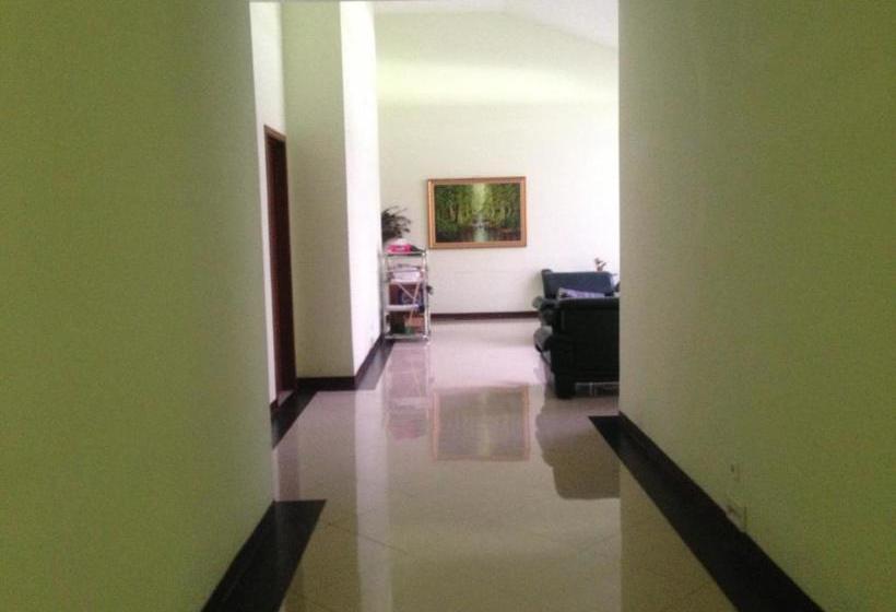 بنسيون Cempaka Mas