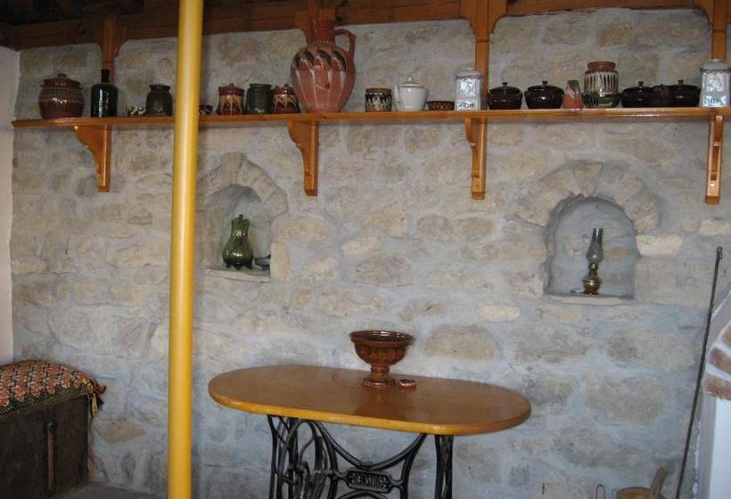 פנסיון Guest House Astra