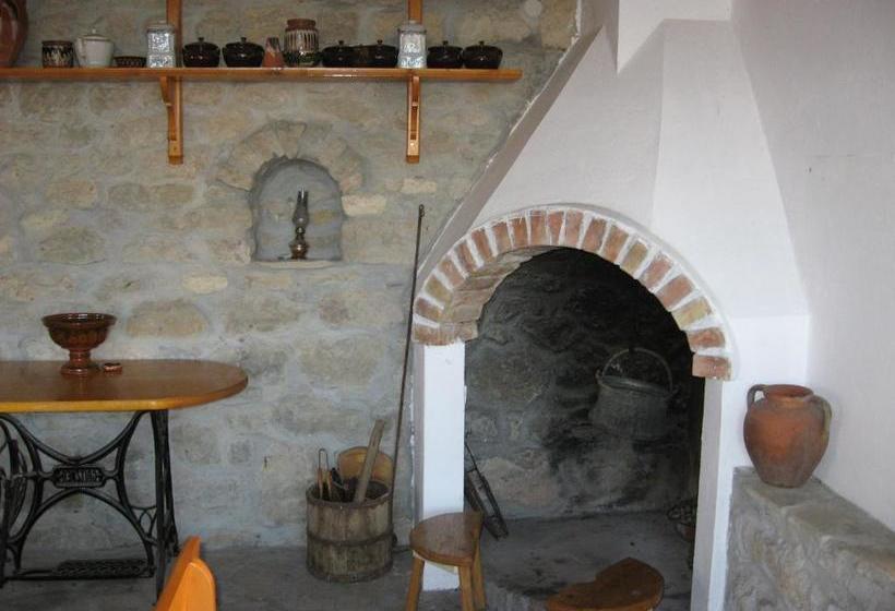 פנסיון Guest House Astra