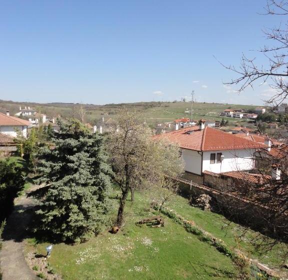 פנסיון Guest House Astra