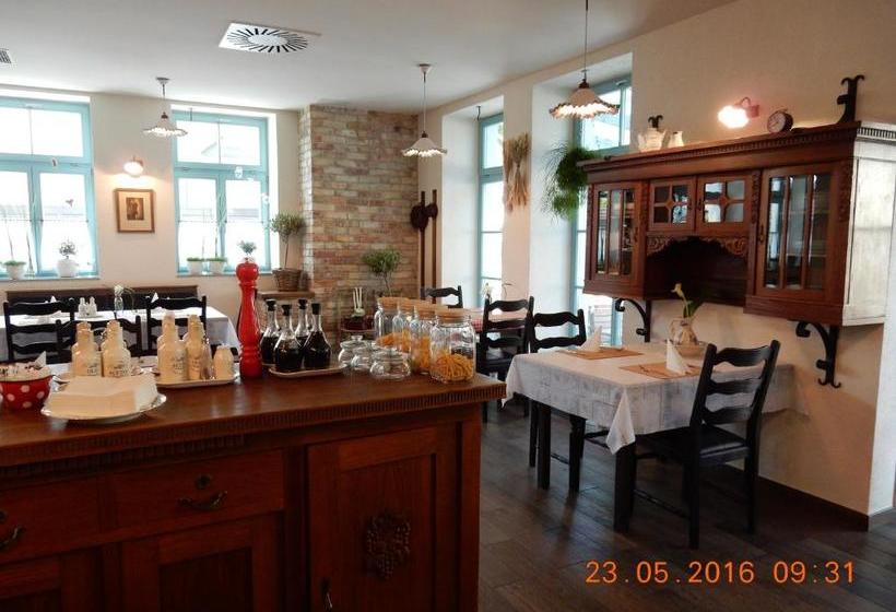 پانسیون Rooms & Apartments Parma