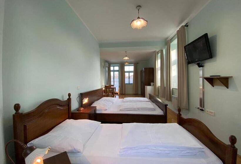 پانسیون Rooms & Apartments Parma