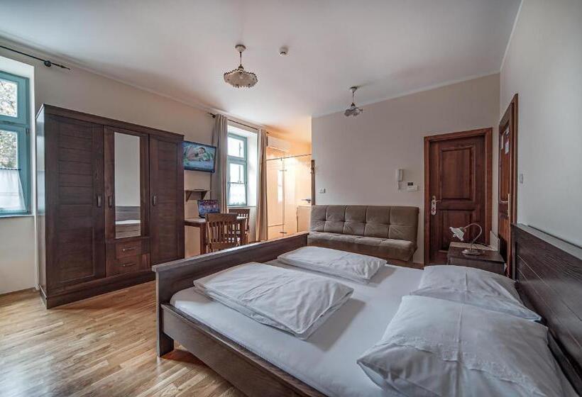 پانسیون Rooms & Apartments Parma