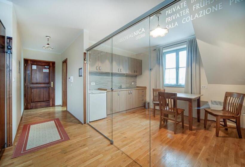 پانسیون Rooms & Apartments Parma