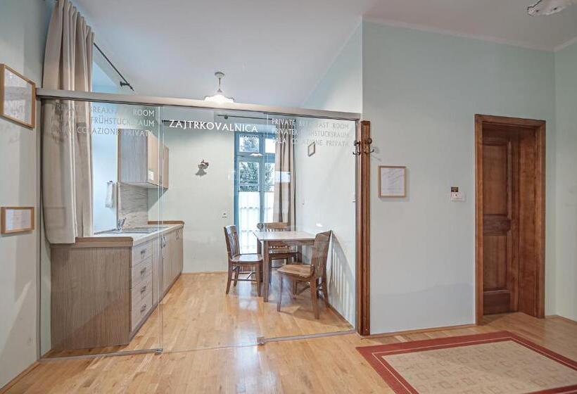 پانسیون Rooms & Apartments Parma