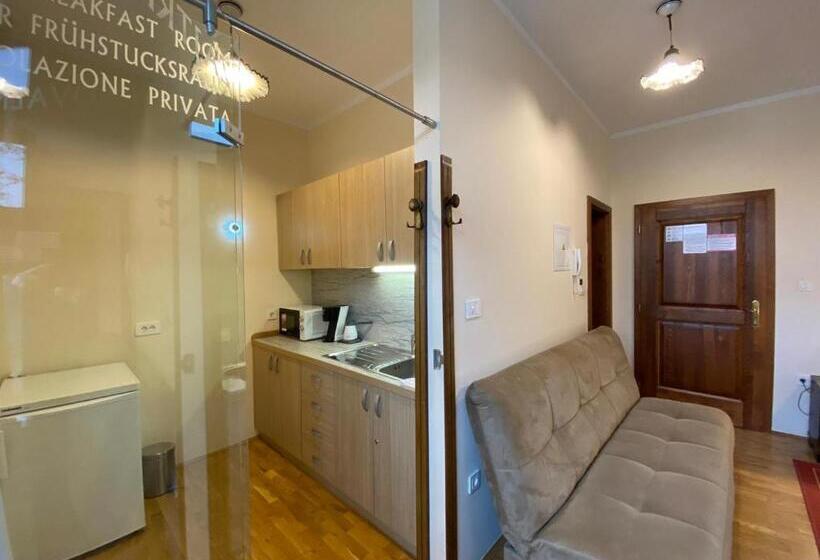 پانسیون Rooms & Apartments Parma