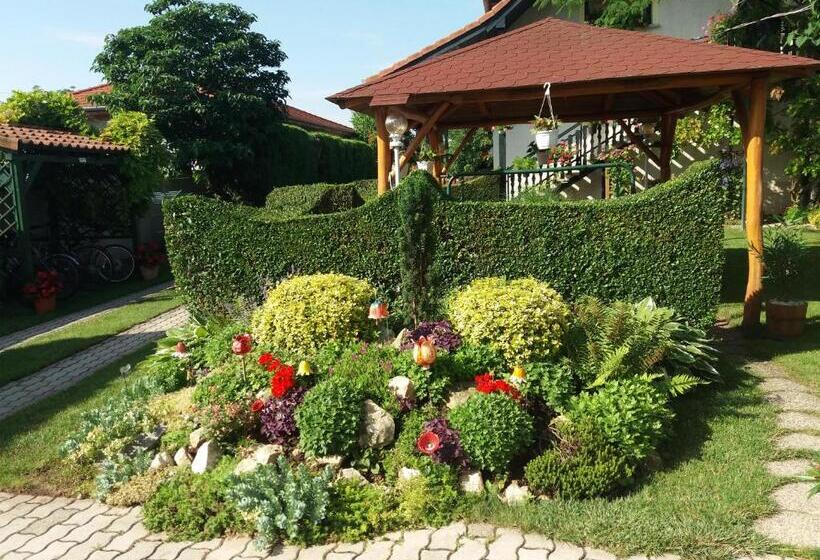 ペンション Hajnalka Vendégház