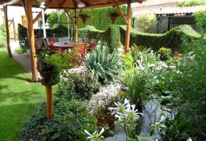 ペンション Hajnalka Vendégház