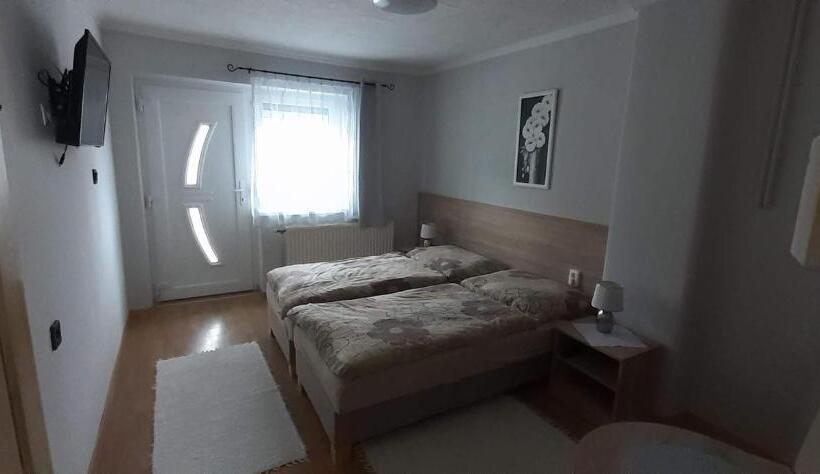 پانسیون Hajnalka Vendégház