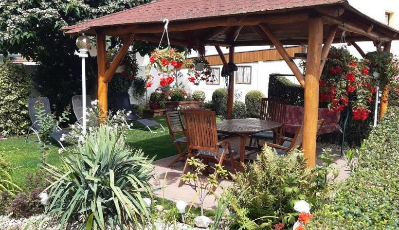 پانسیون Hajnalka Vendégház