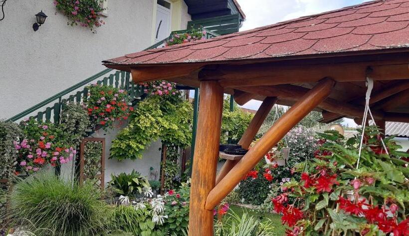 پانسیون Hajnalka Vendégház