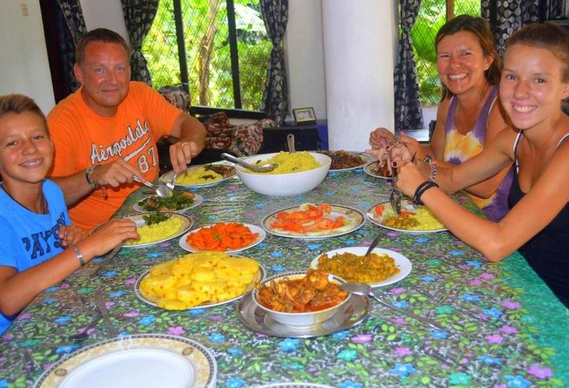 펜션 Haniffas Holiday Inn