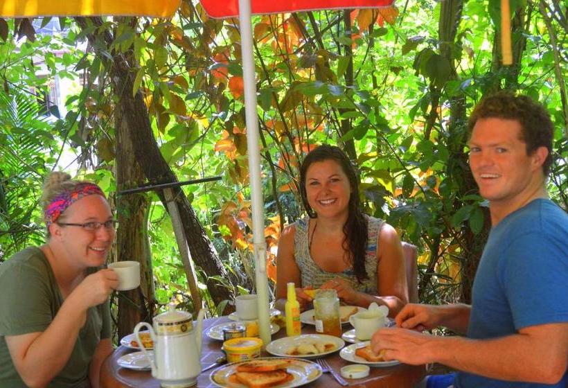 펜션 Haniffas Holiday Inn