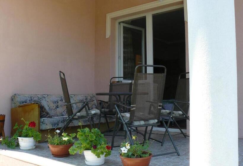 פנסיון Hejő Apartman