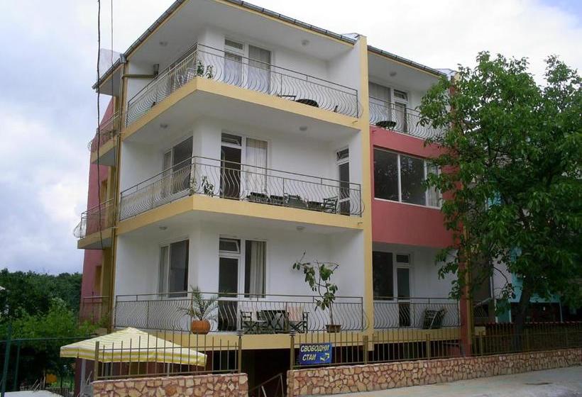 بنسيون Kazlarov Guest House