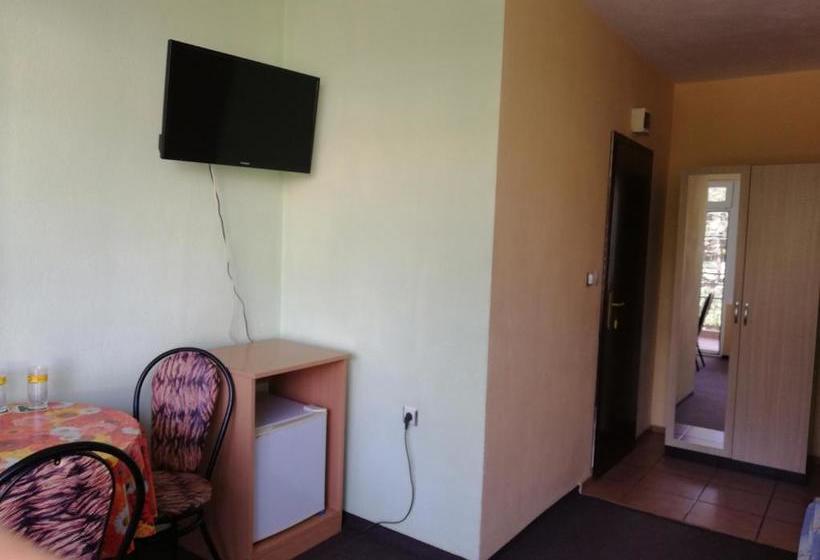 بنسيون Kazlarov Guest House