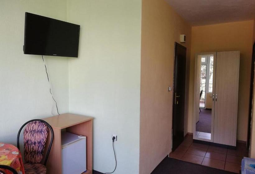 פנסיון Kazlarov Guest House