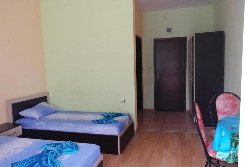 بنسيون Kazlarov Guest House