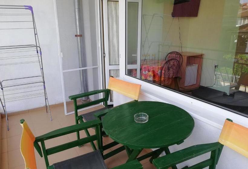 بنسيون Kazlarov Guest House