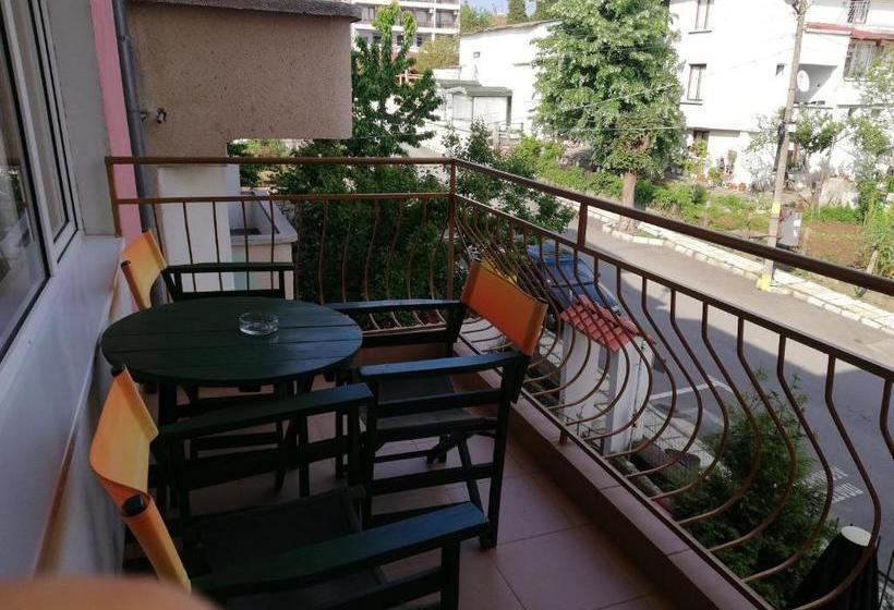 بنسيون Kazlarov Guest House