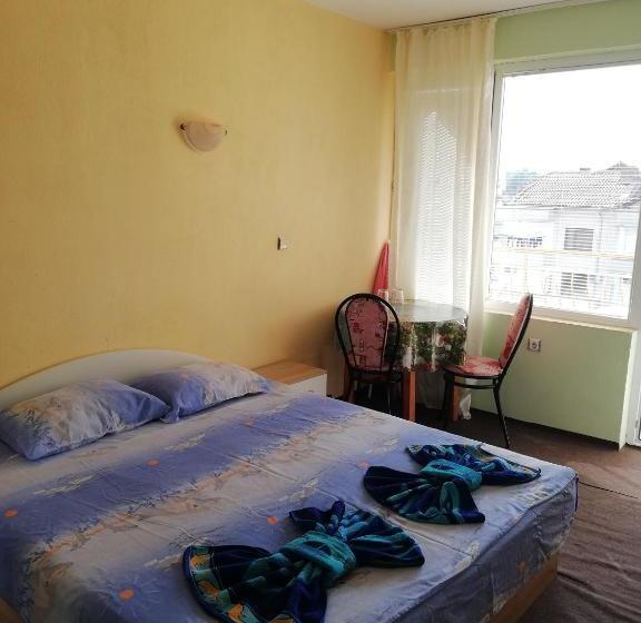 بنسيون Kazlarov Guest House